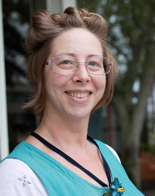Woman with short brown hair smiling after apicoectomy in Melbourne
